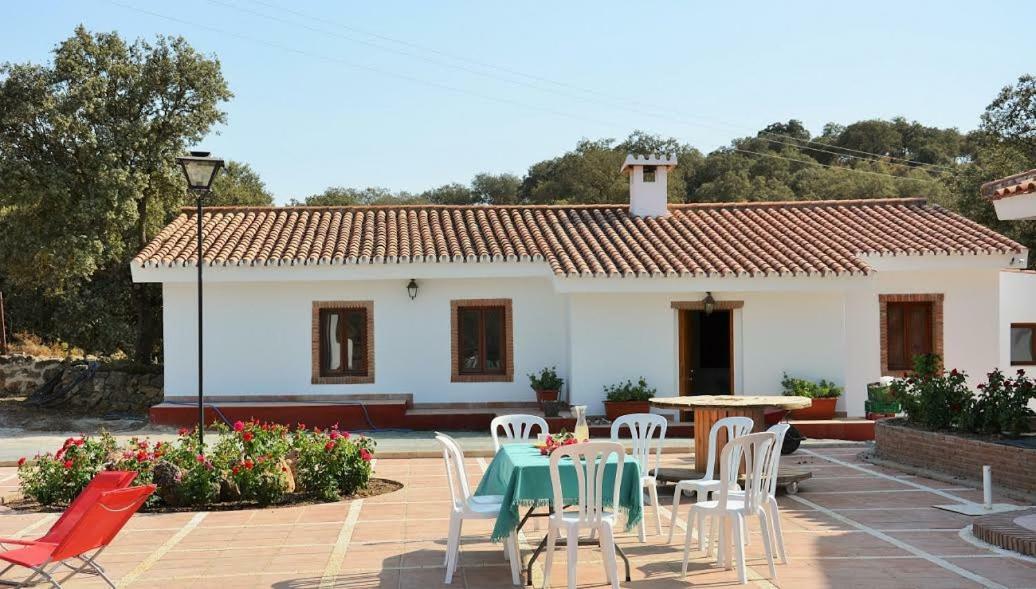 Gasthaus Santa Marta Complejo Rural Con Pista De Padel Archidona Exterior foto